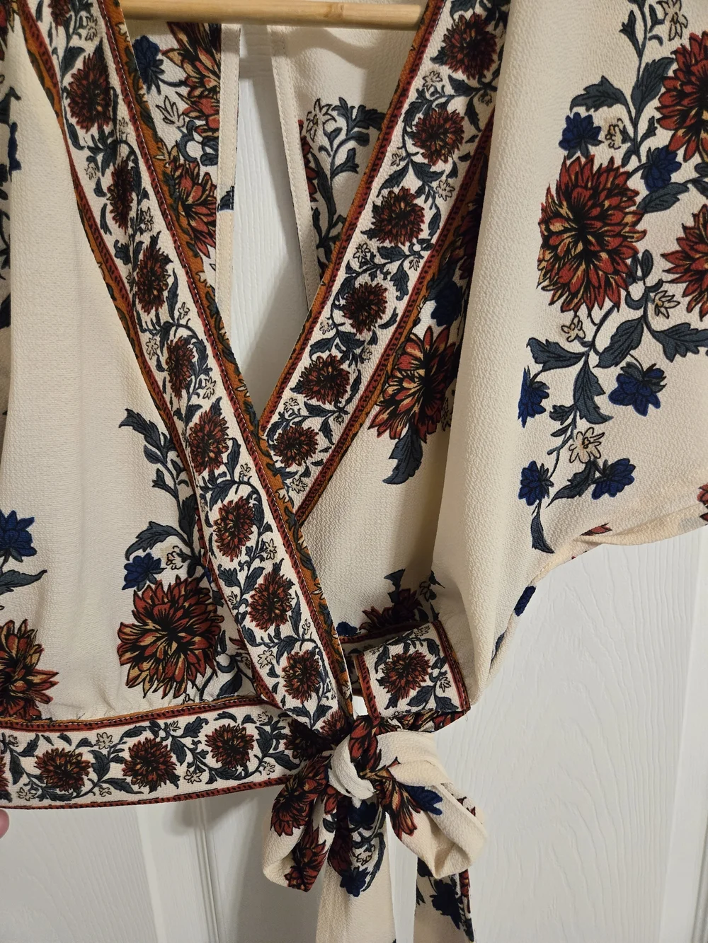 Akira Chicago Red Label Floral Wrap Crop Top in Cream Size Small - Picture 4 of 8